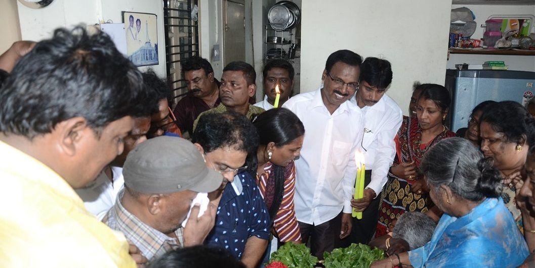 Celebrities pay homage to Actor Kumarimuthu Photos
