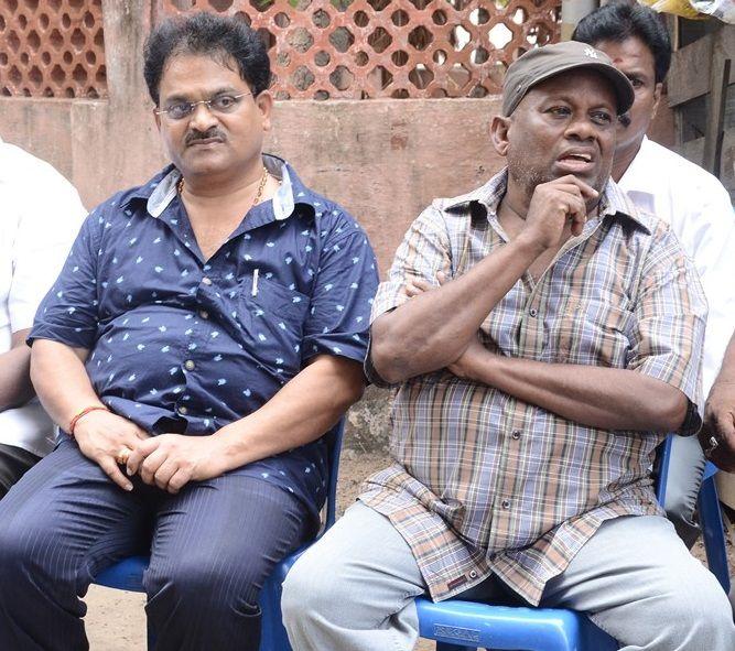 Celebrities pay homage to Actor Kumarimuthu Photos