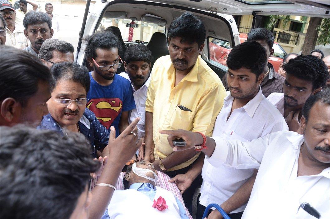Celebrities pay homage to Actor Kumarimuthu Photos