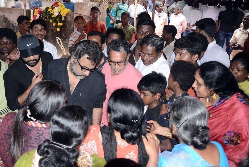 Celebrities pay homage to Actor Kumarimuthu Photos