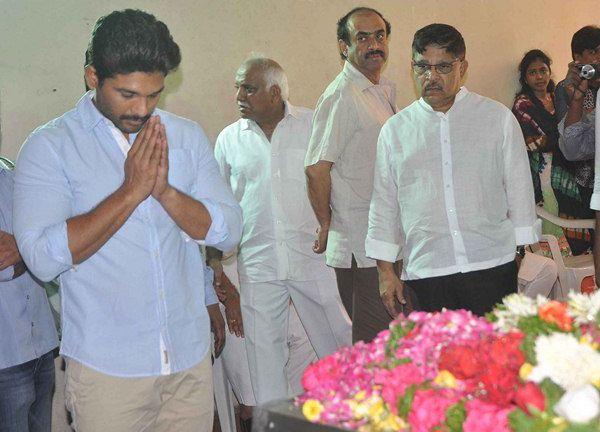 Celebrities Pay Homage to Edida Nageswara Rao Photos