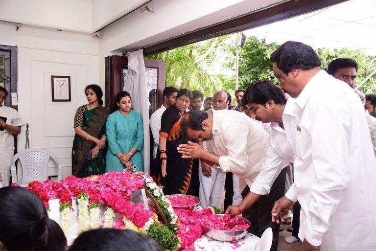 Celebrities Pay Homage To Nandamuri Harikrishna Images