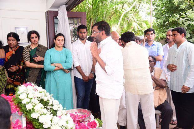 Celebrities Pay Homage To Nandamuri Harikrishna Pictures