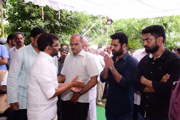 Celebrities Pay Homage To Nandamuri Harikrishna Pictures