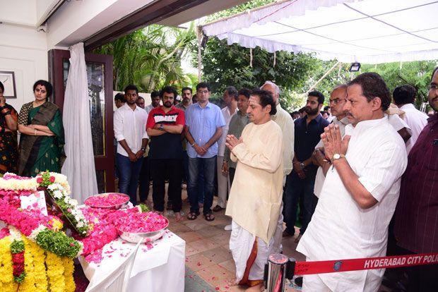 Celebrities Pay Homage To Nandamuri Harikrishna Pictures