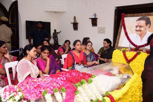 Celebrities Pay Homage To Nandamuri Harikrishna Pictures