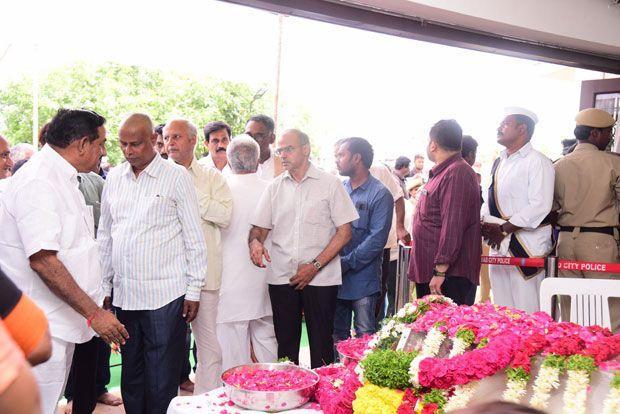 Celebrities Pay Homage To Nandamuri Harikrishna Pictures