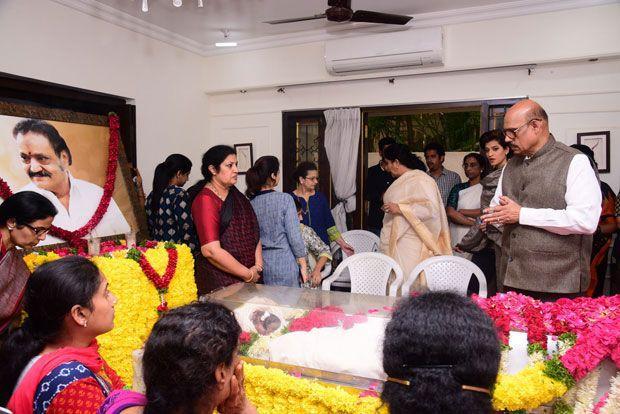 Celebrities Pay Homage To Nandamuri Harikrishna Pictures