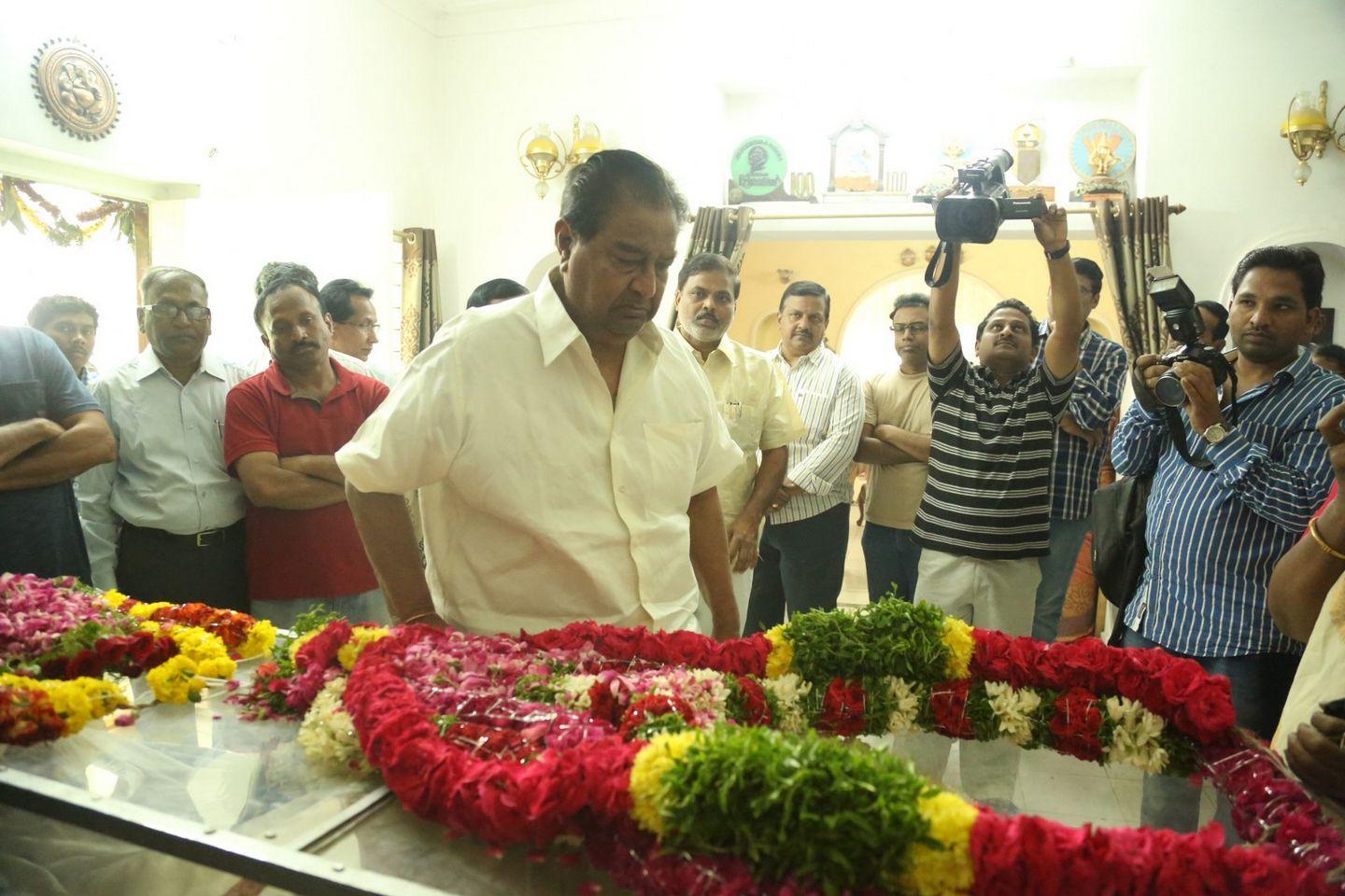 Celebrities Paying Homage To Mada Venkateswara Rao Photos