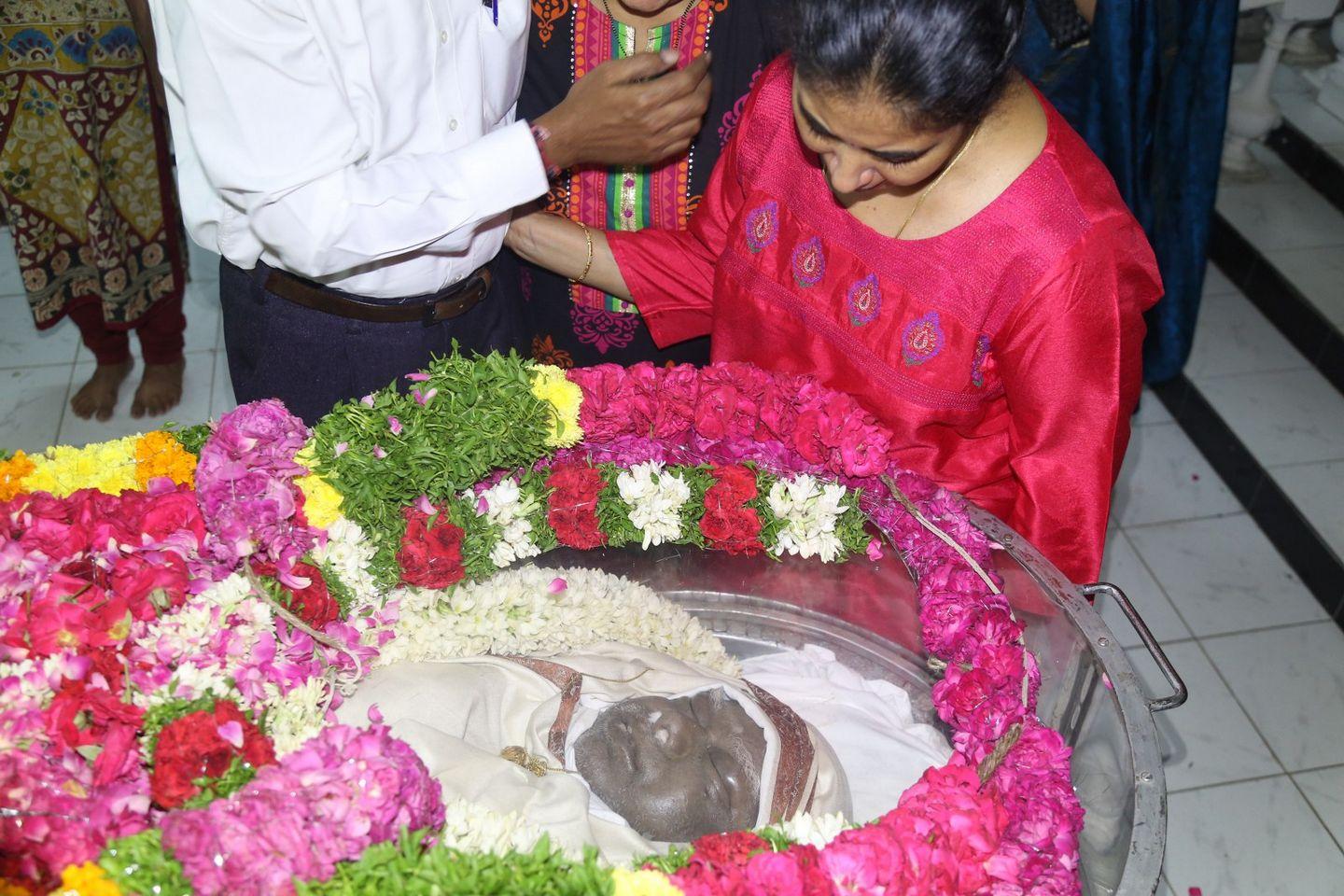 Celebrities Paying Homage To Mada Venkateswara Rao Photos