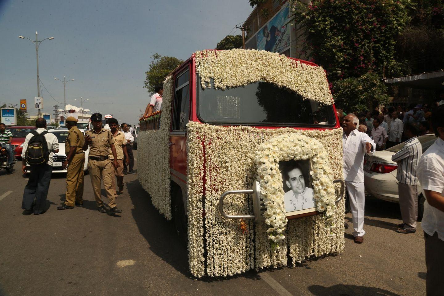 Celebrities Paying Homage To Mada Venkateswara Rao Photos