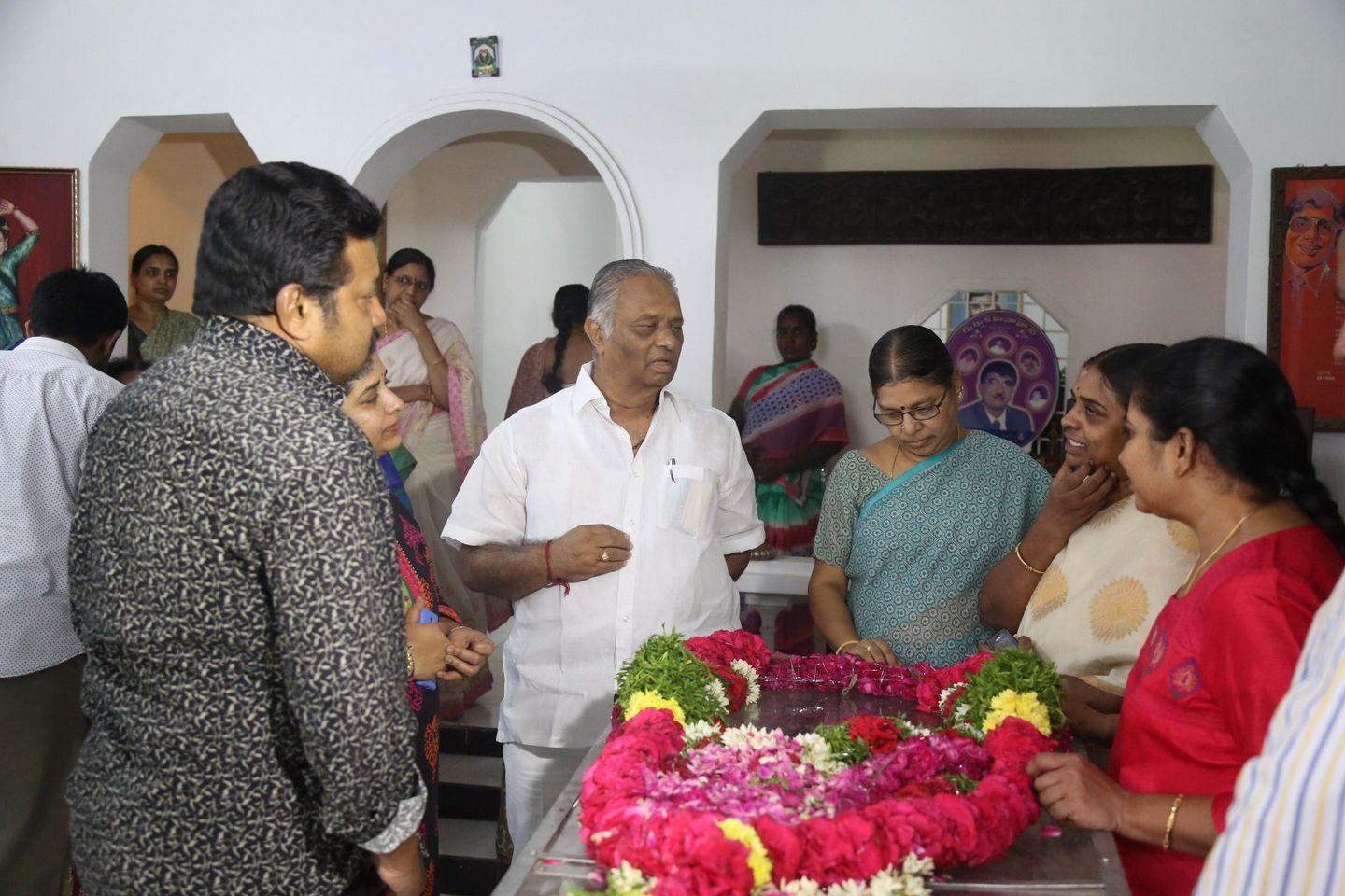 Celebrities Paying Homage To Mada Venkateswara Rao Photos