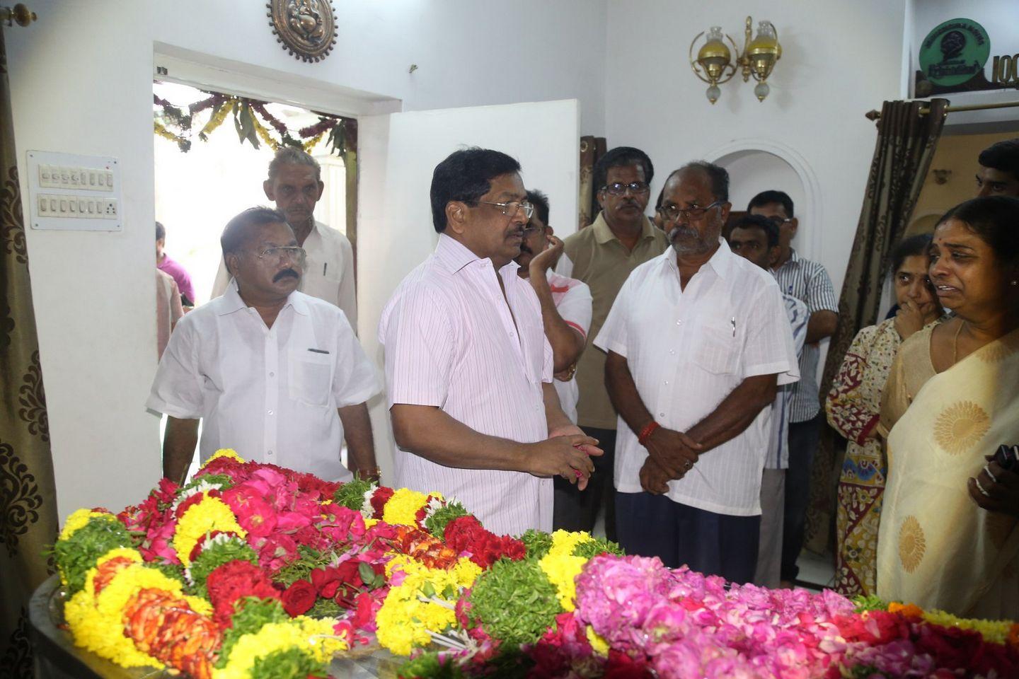 Celebrities Paying Homage To Mada Venkateswara Rao Photos