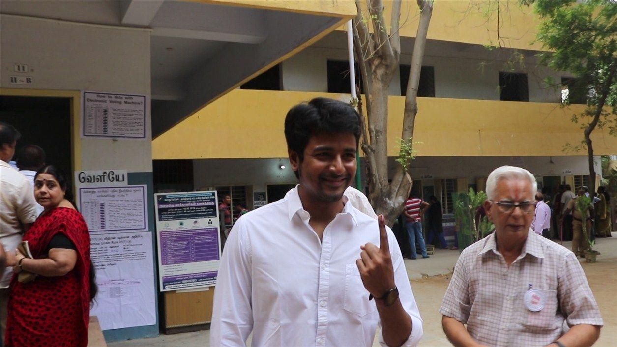 Celebrities Vote in Tamil Nadu Elections 2016 Photos