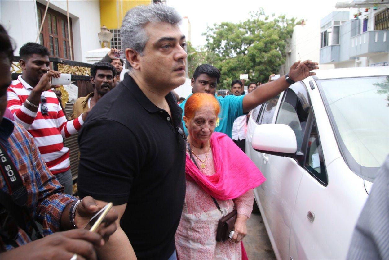 Celebrities Vote in Tamil Nadu Elections 2016 Photos