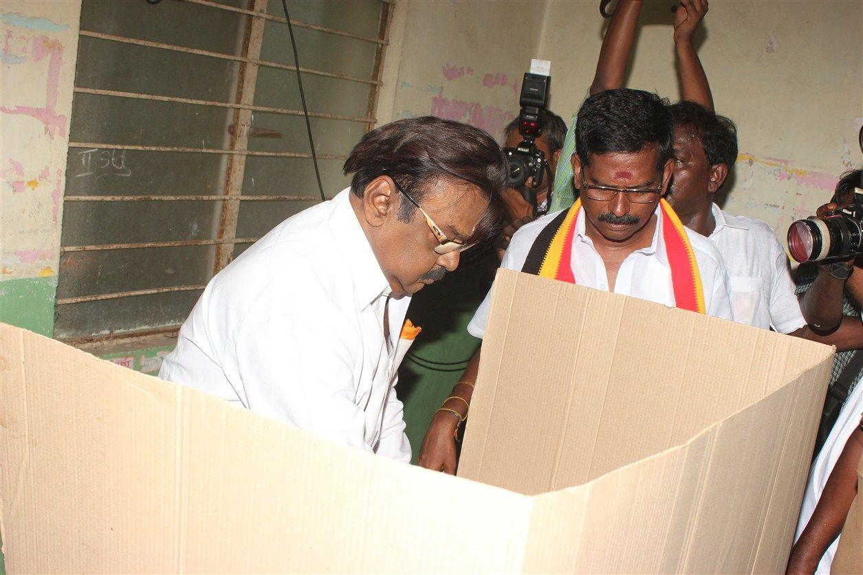 Celebrities Vote in Tamil Nadu Elections 2016 Photos