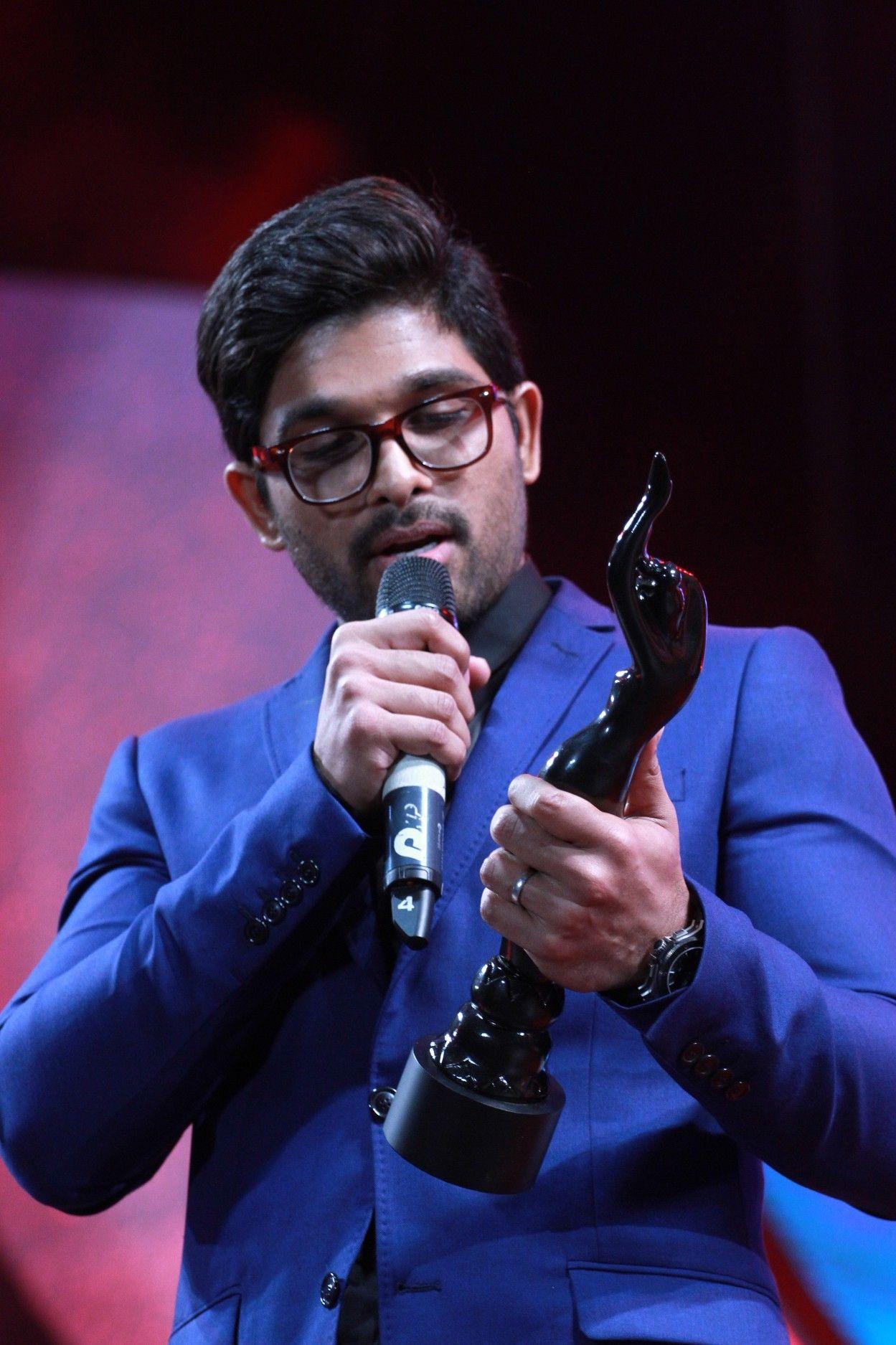 Celebs At Britannia Filmfare Awards South Pics