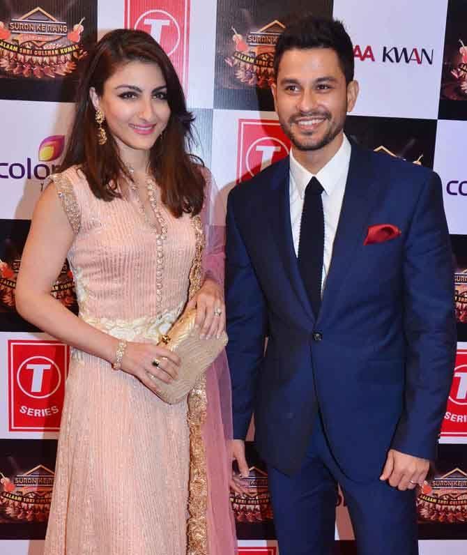 Celebs At Gulshan Kumar Tribute Concert Photos