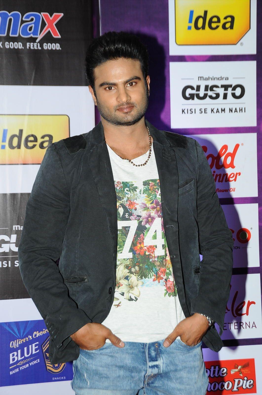 Celebs at Mirchi Music Awards 2014 Photos