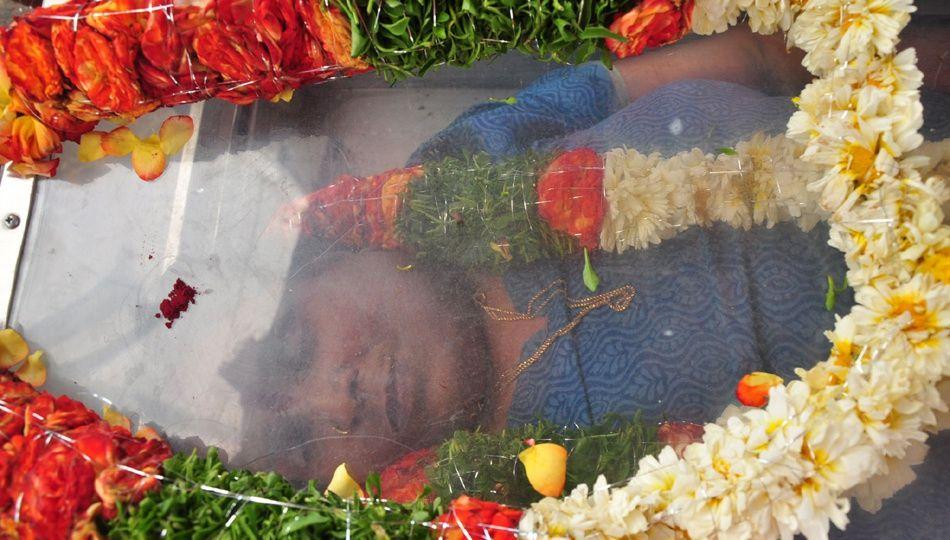 Celebs Pay Tribute To Actress Banda Jyothi Photos