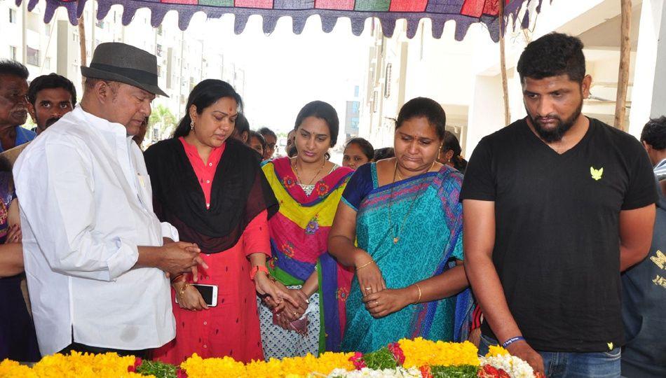 Celebs Pay Tribute To Actress Banda Jyothi Photos