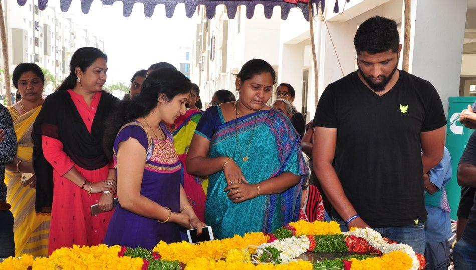 Celebs Pay Tribute To Actress Banda Jyothi Photos