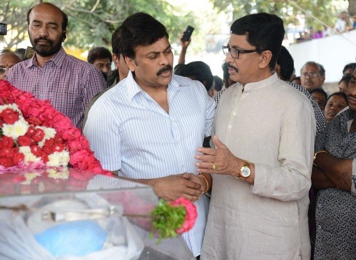 Celebs Pay Tribute To Ranganath Photos