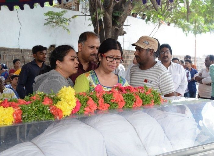 Celebs Pay Tribute To Ranganath Photos