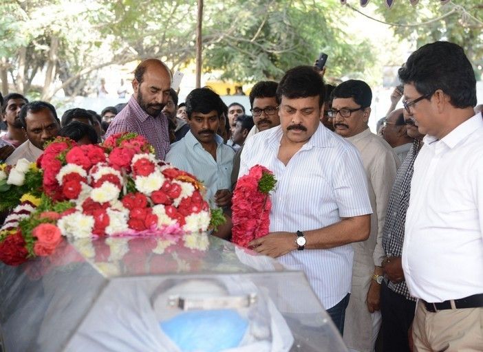 Celebs Pay Tribute To Ranganath Photos