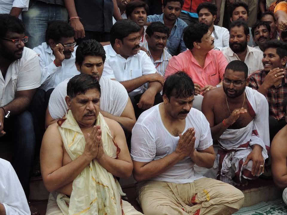 Chiranjeevi Family At Godavari Maha Pushkaralu