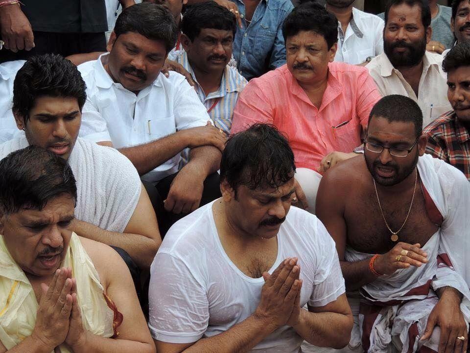 Chiranjeevi Family At Godavari Maha Pushkaralu