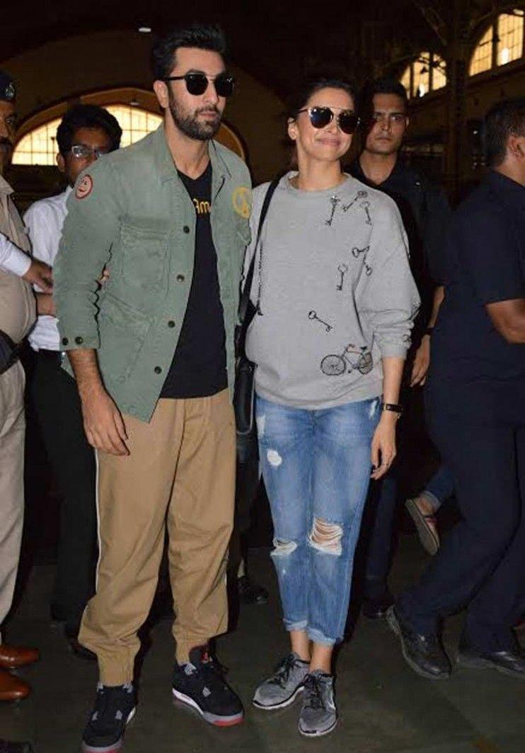 Deepika Ranbir Imtiaz Alis Train Journey Pictures