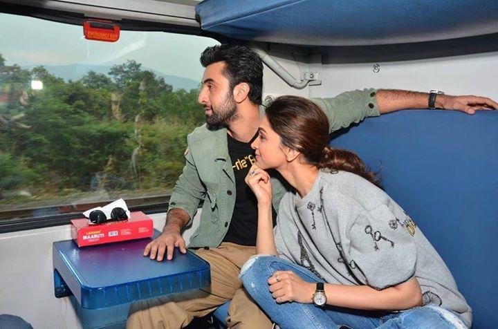 Deepika Ranbir Imtiaz Alis Train Journey Pictures