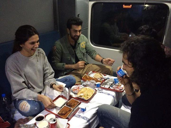 Deepika Ranbir Imtiaz Alis Train Journey Pictures