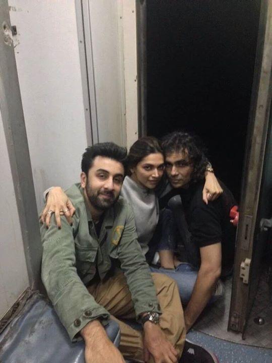 Deepika Ranbir Imtiaz Alis Train Journey Pictures