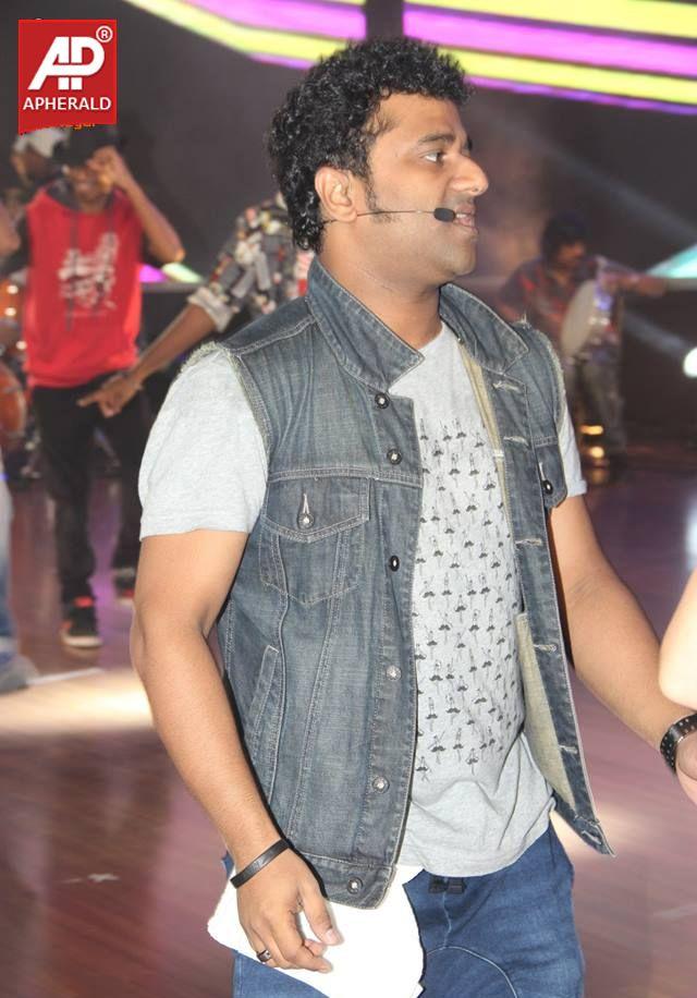 Devi Sri Prasad Dance Rehearsal for Srimanthudu Audio Launch