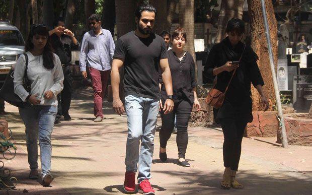 Funeral of Emraan Hashmi Mother Photos