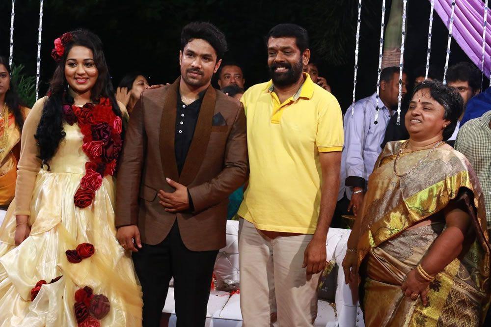 Harish Abinaya Wedding Reception Photos