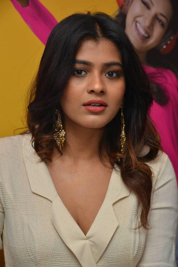 Hebah Patel Launches BNew Mobile Store at Tenali Photos