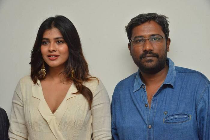 Hebah Patel Launches BNew Mobile Store at Tenali Photos