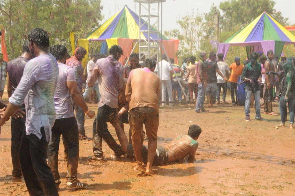 Hyderabad Biggest Holi Celebrations Photos