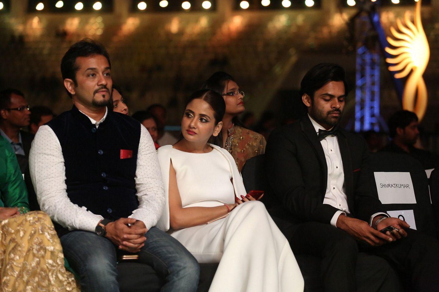  IIFA Utsavam Awards 2016 Photos