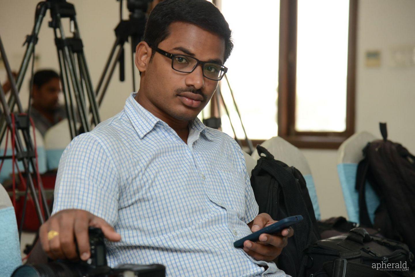 Ina Istam Nuvvu Press Meet Pics