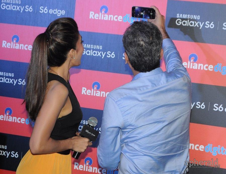 Jacqueline Fernandez Launches Samsung Phones