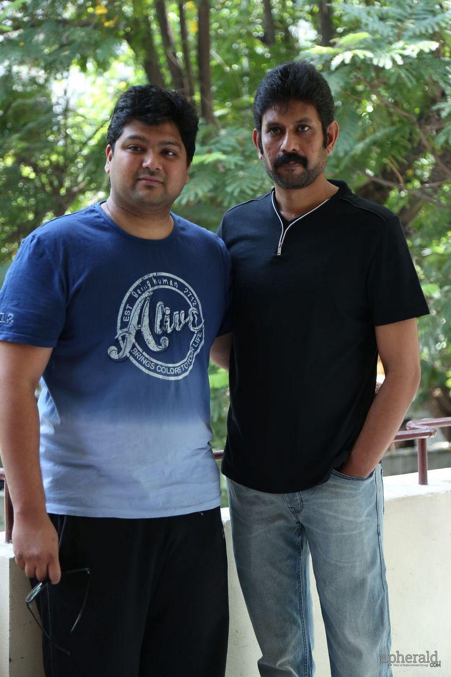 Jadoogadu Press Meet