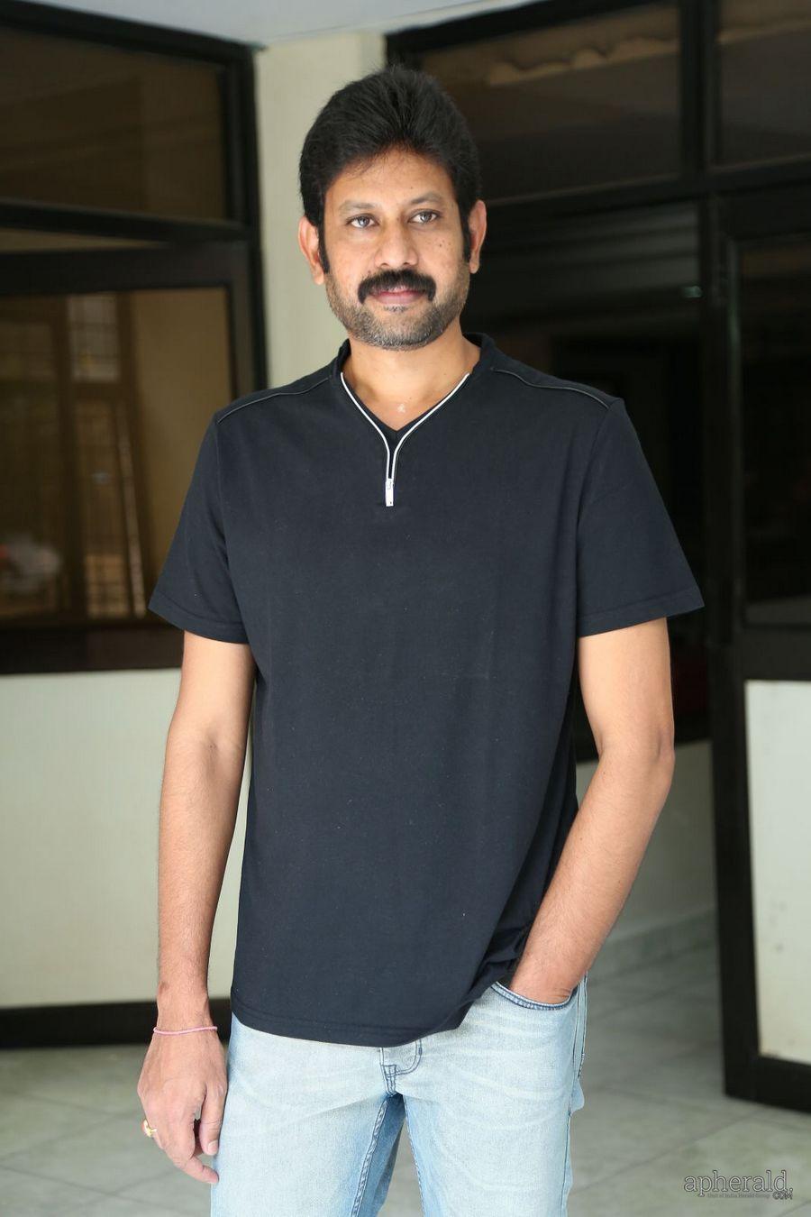 Jadoogadu Press Meet