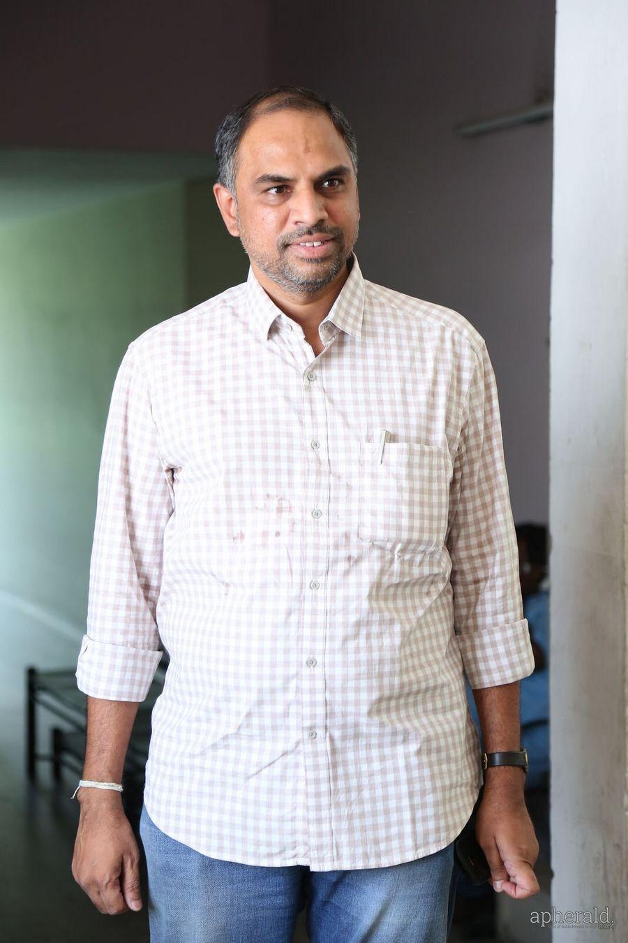Jadoogadu Press Meet