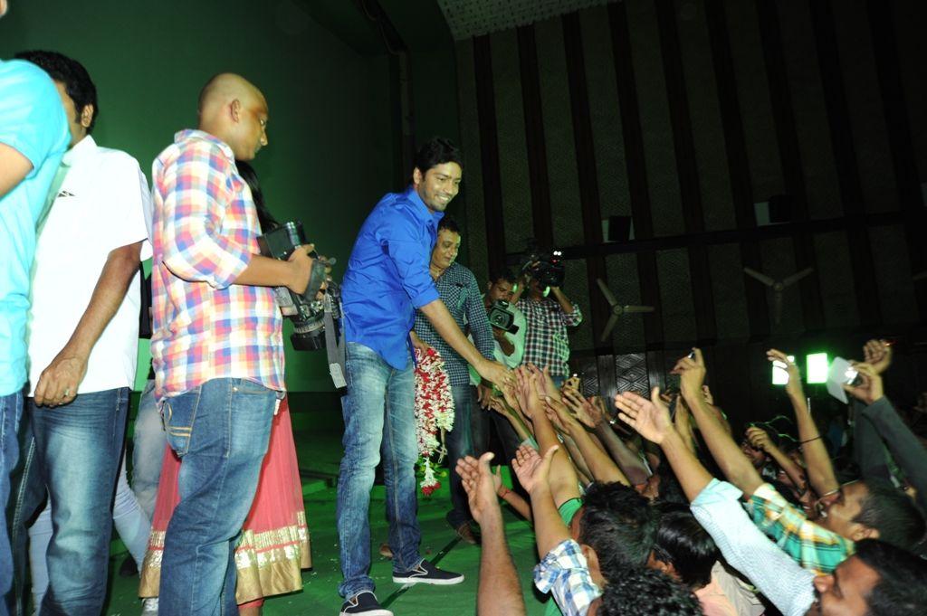 James Bond Success Tour Photos