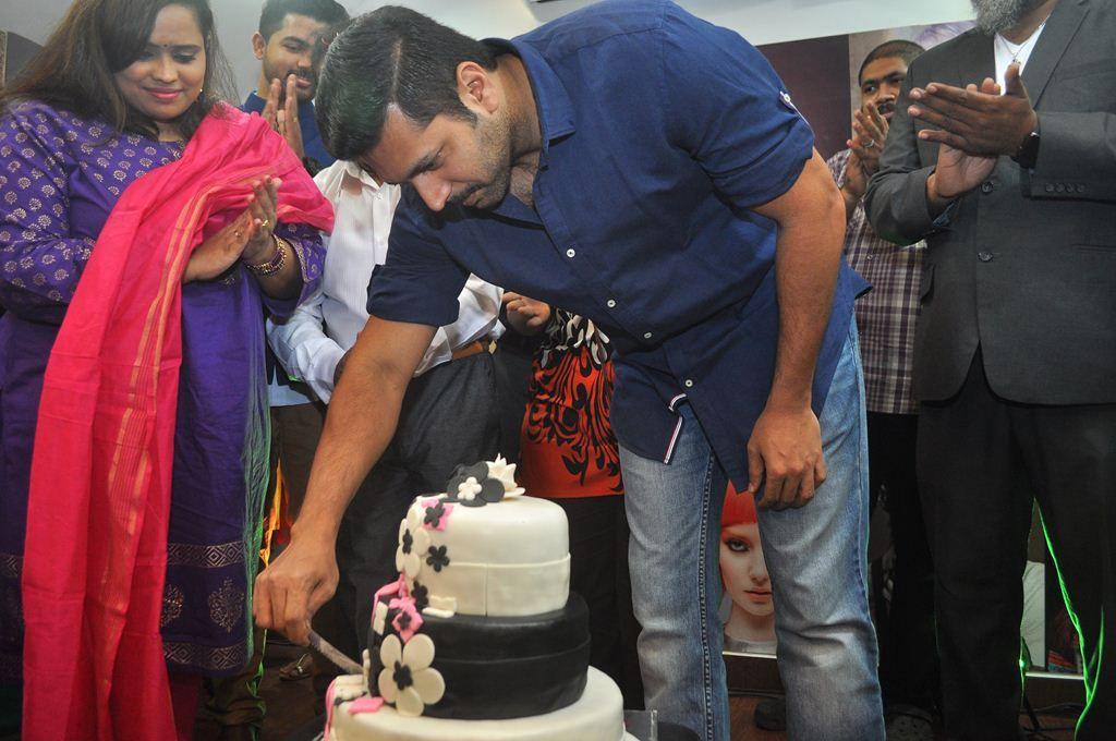 Jayam Ravi Inaugurates Essensuals Salon at Adyar Photos