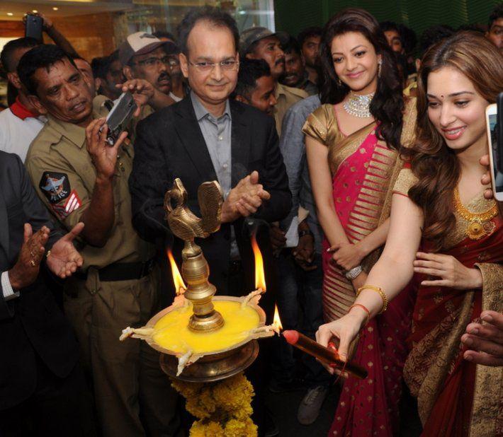 Kajal & Tamannaah Launch Khazana Jewellery in Vizag Photos